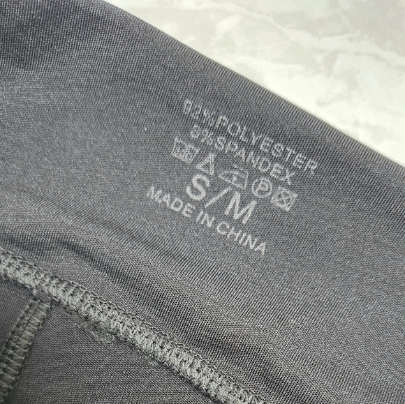 💎 Bling Leggings w/ Mesh Cut-outs & Pockets! S/M  ~ NWT! - Picture 6 of 7